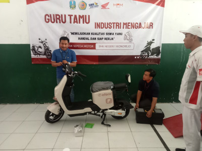 PT. Indo Bismar Kenalkan Sepeda Listrik Terbaru di TBSM SMKN 1 WONOREJO